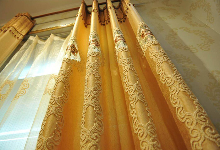 3、絲綢窗簾.jpg