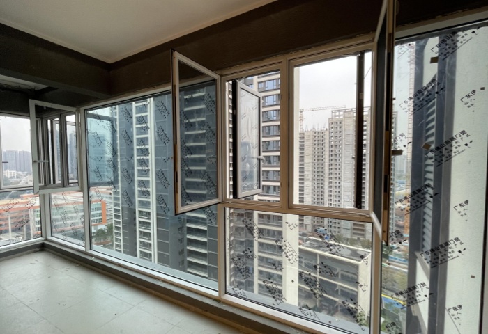 青島裝修，陽臺(tái)封窗有哪些注意事項(xiàng)？