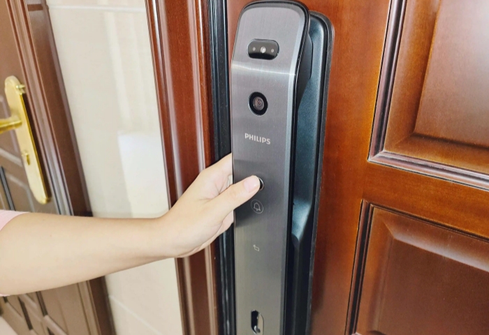  老房裝修必看！室外防盜門到底要不要換？