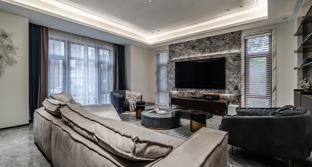 爵世名邸540㎡獨棟別墅客廳電視現代港式風格裝修案例效果圖.jpg